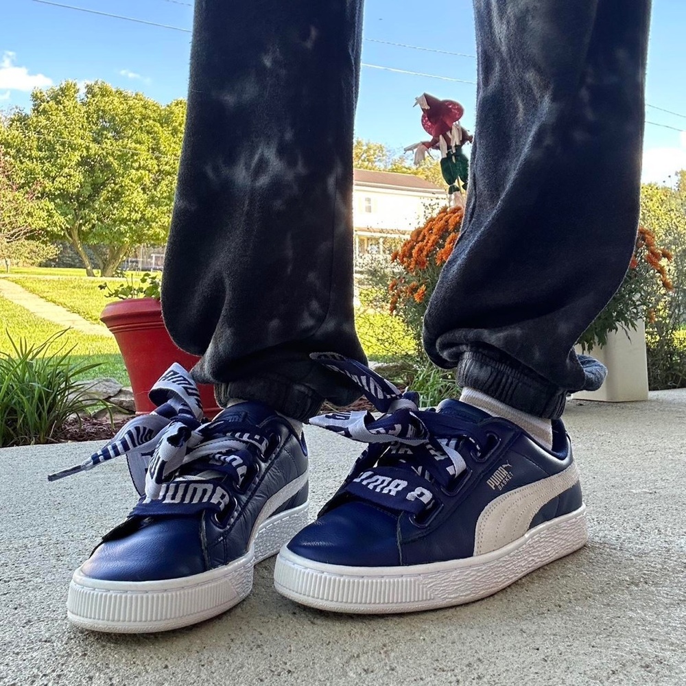 Navy and white Puma basket heart sneakers!